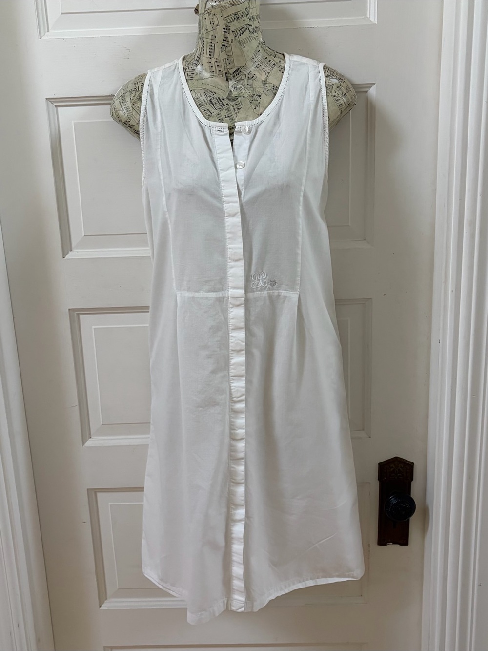 Classic White cotton Button-Front sz Large Nightgown - Sleeveless